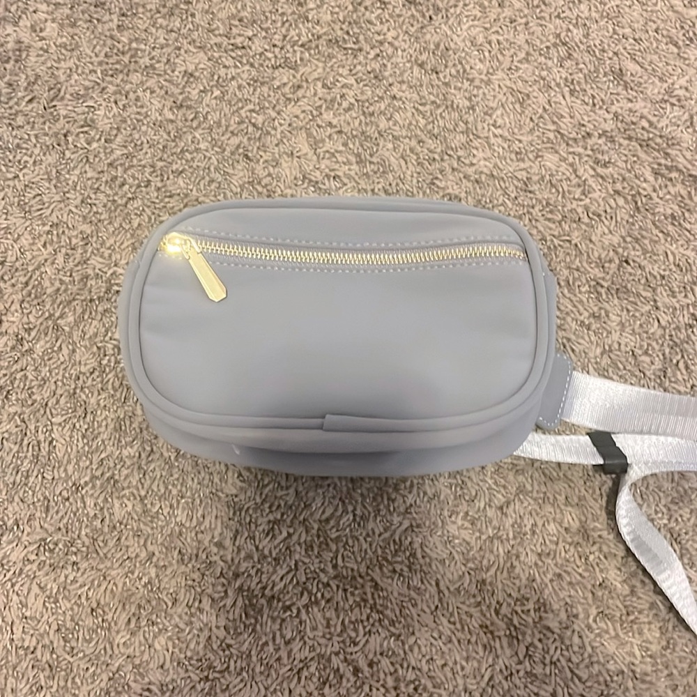 Just a crossbody bag from Amazon. Nice size perfect for anyone.